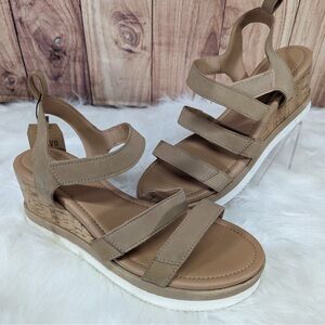 Women’s CREVO Claudia Leather Wedge Sandal In Tan size 9.5